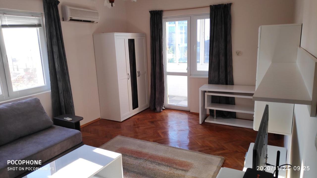 Unique Location Apartment With Parking 부르가스 외부 사진