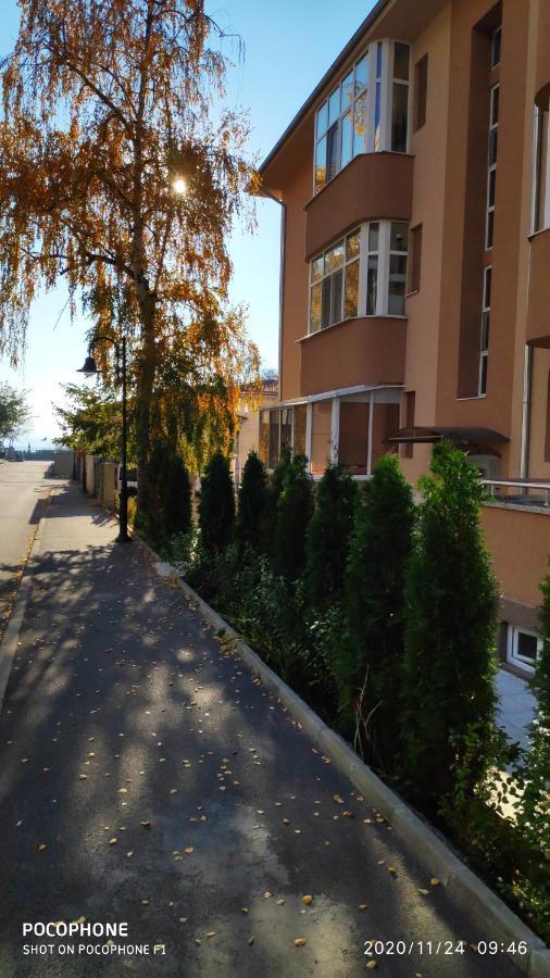Unique Location Apartment With Parking 부르가스 외부 사진