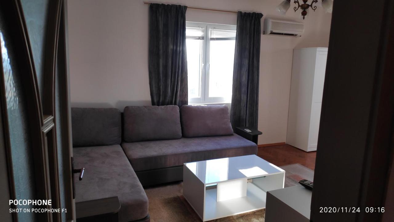 Unique Location Apartment With Parking 부르가스 외부 사진