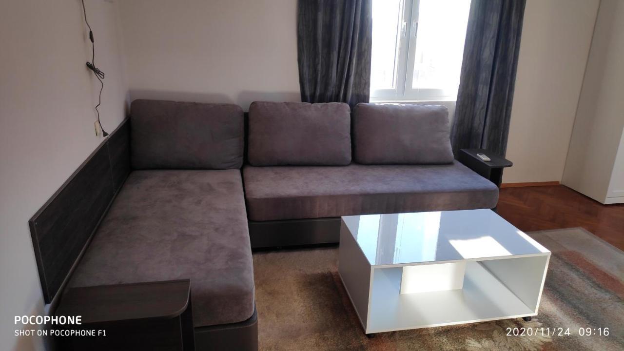 Unique Location Apartment With Parking 부르가스 외부 사진