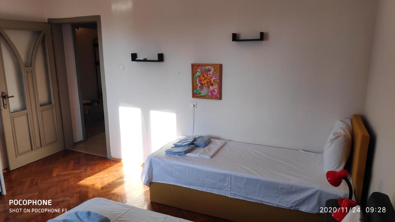 Unique Location Apartment With Parking 부르가스 외부 사진