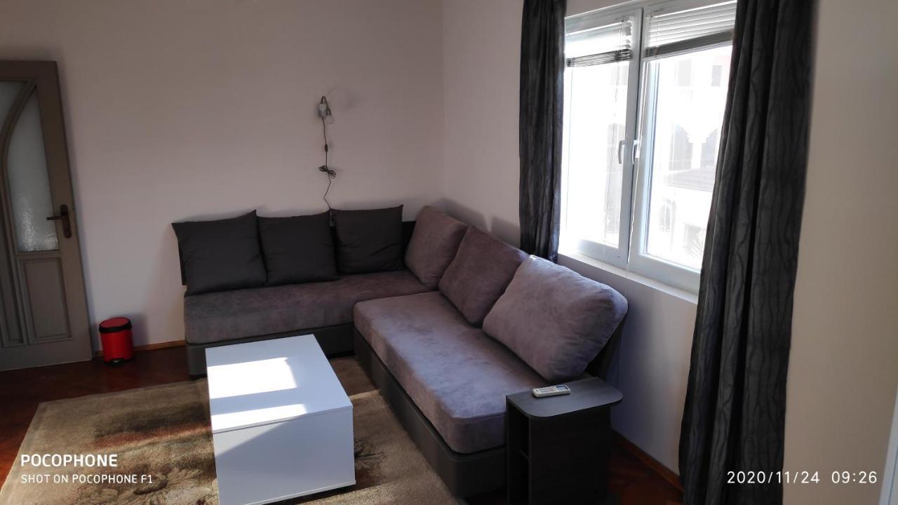 Unique Location Apartment With Parking 부르가스 외부 사진
