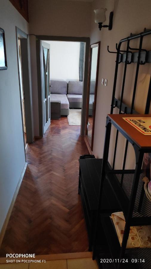Unique Location Apartment With Parking 부르가스 외부 사진
