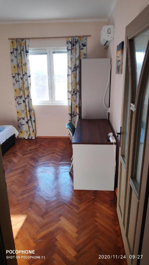 Unique Location Apartment With Parking 부르가스 외부 사진