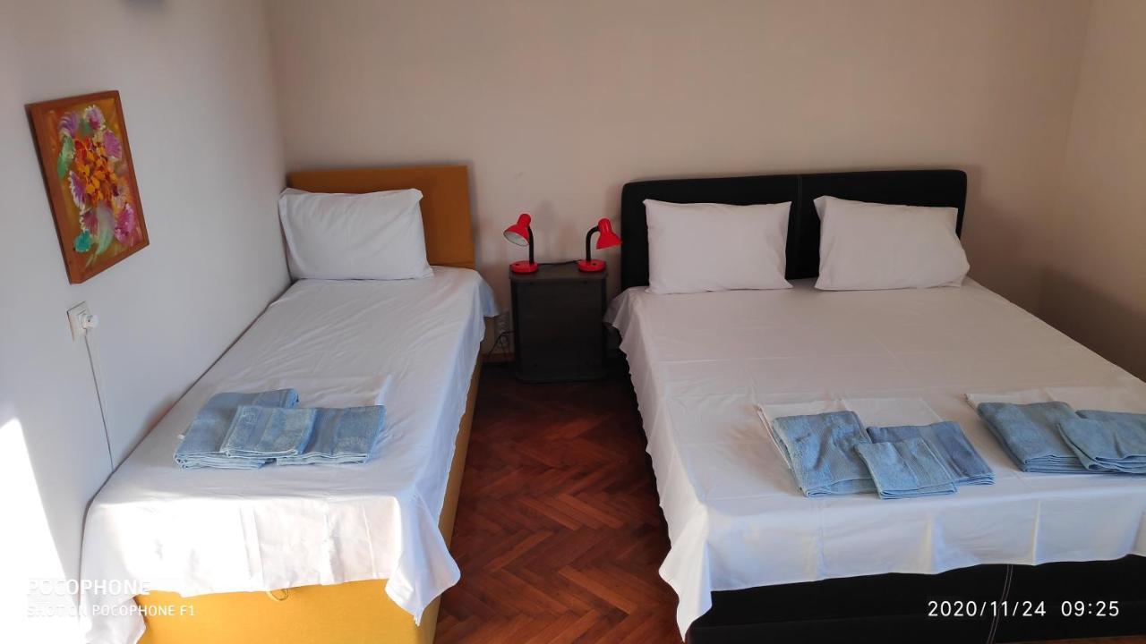 Unique Location Apartment With Parking 부르가스 외부 사진