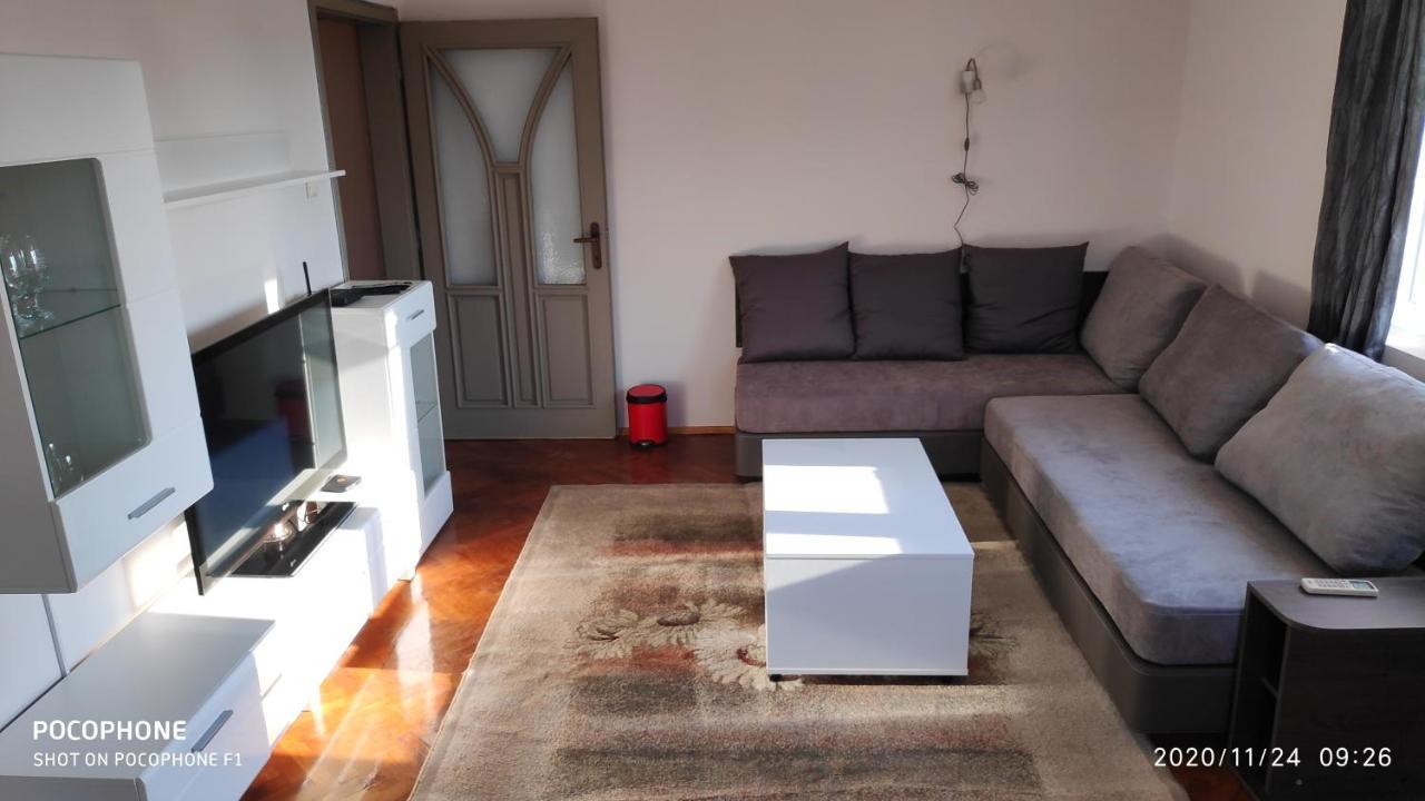 Unique Location Apartment With Parking 부르가스 외부 사진