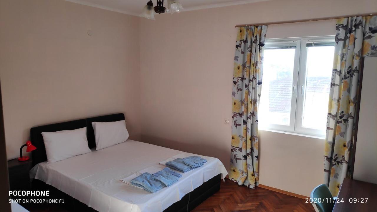 Unique Location Apartment With Parking 부르가스 외부 사진