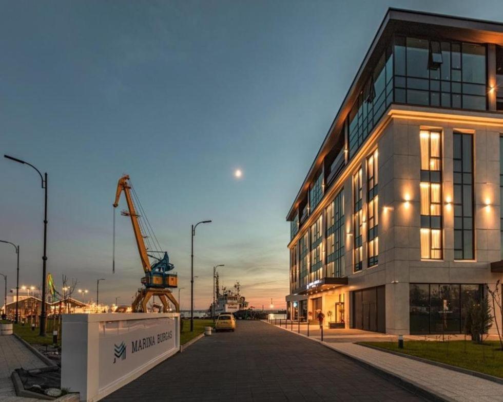 Unique Location Apartment With Parking 부르가스 외부 사진