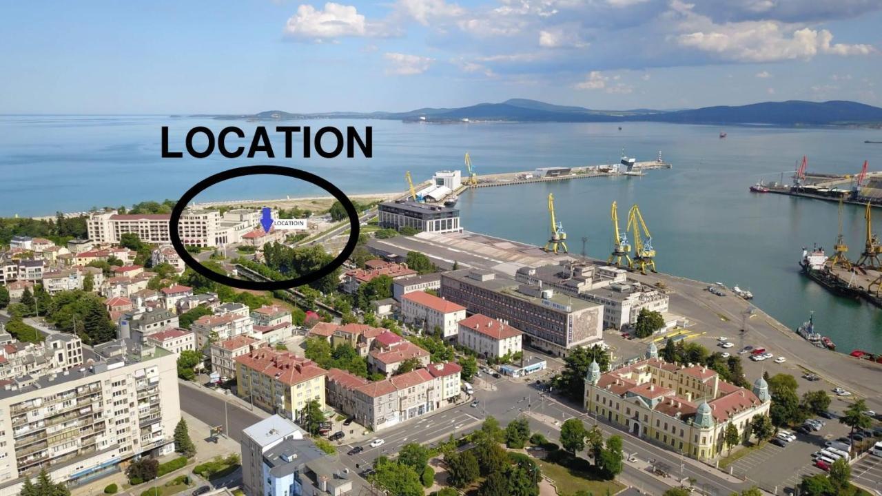 Unique Location Apartment With Parking 부르가스 외부 사진